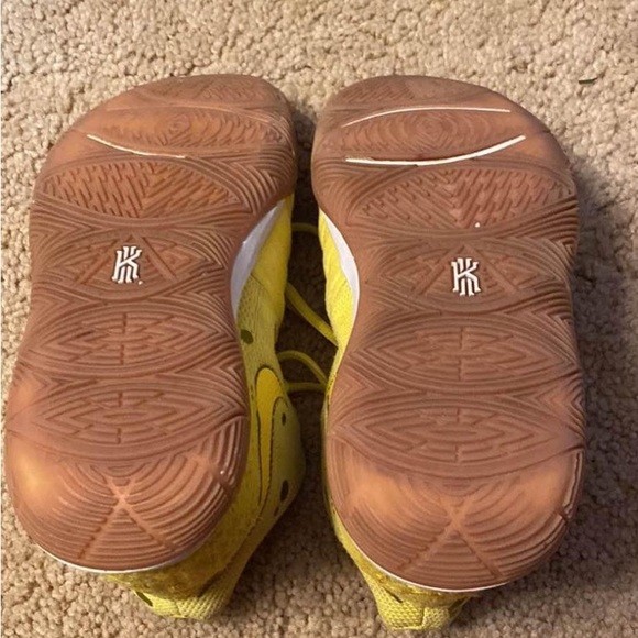 Super cool limited edition. Sponge Bob Nike Kyrie 5. - Picture 7 of 7